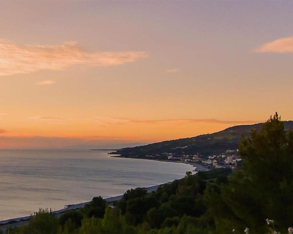 Casa Vacanze Il Paese Dipinto モンテジョルダーノ エクステリア 写真